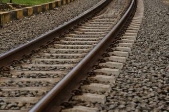 Dua Perempuan Tewas Tertemper Kereta Feeder di Perlintasan Baros Cimahi