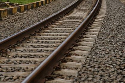 Dua Perempuan Tewas Tertemper Kereta Feeder di Perlintasan Baros Cimahi