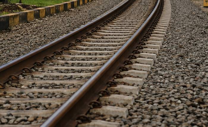 Dua Perempuan Tewas Tertemper Kereta Feeder di Perlintasan Baros Cimahi