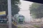 Pemotor hingga Pejalan Kaki Nekat Terobos Rel Kereta di Cimindi Cimahi, Hampir Tertabrak Kereta! Pemotor hingga Pejalan Kaki Nekat Terobos Rel Kereta di Cimindi Cimahi, Hampir Tertabrak Kereta!